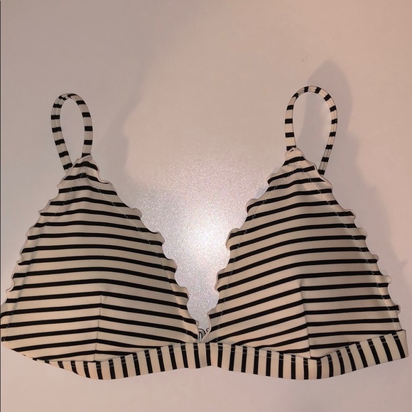 Hollister Other - Hollister Striped Lettuce Edge Triangle Bikini Top